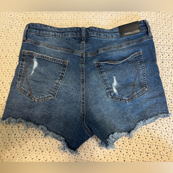 Kendal and kylie distressed shorts! ✨🎀 - Picture 2 of 3